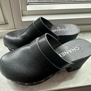 CC interlocking clogs chanel